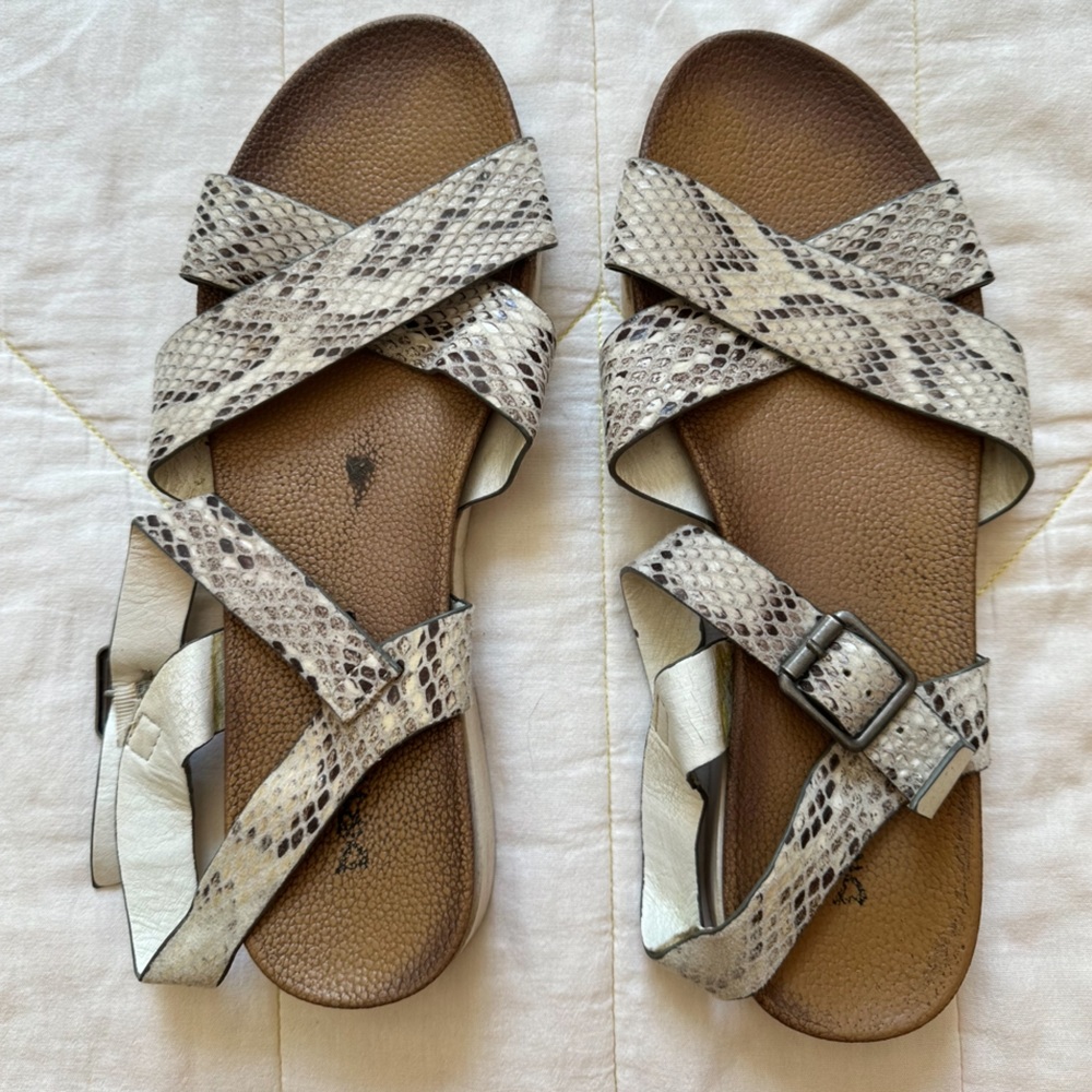 Dirty Laundry Sandals size 8